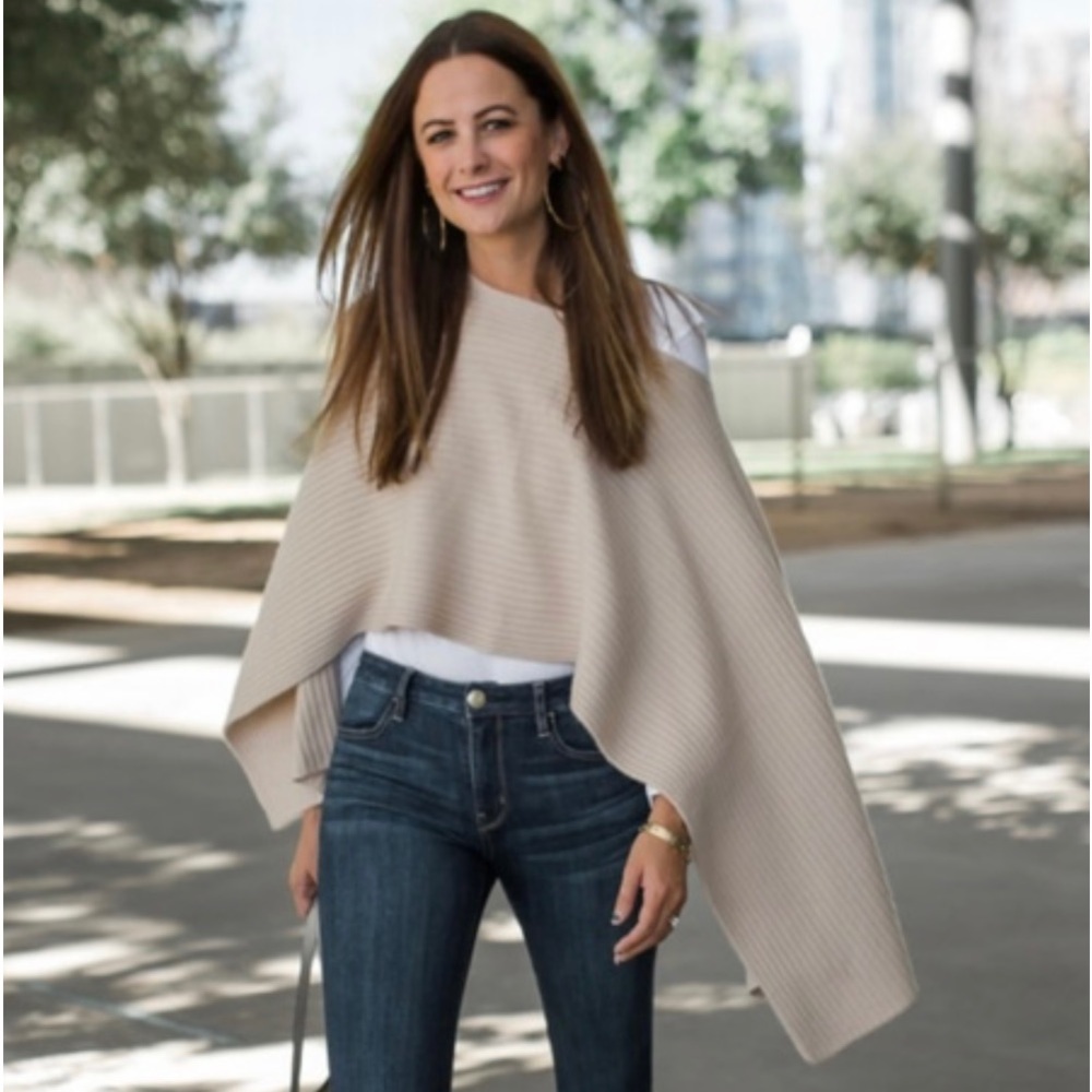 NWT Henri Bendel iconic cashmere t-cape